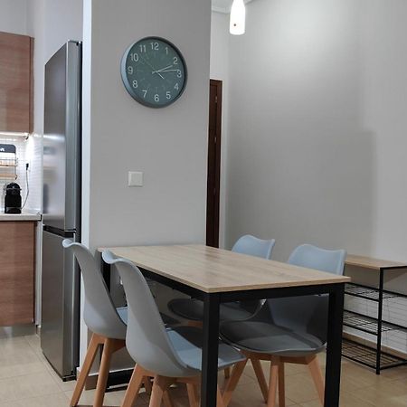 Rock & Roll 1 - Modern Apartment In Trikala Buitenkant foto