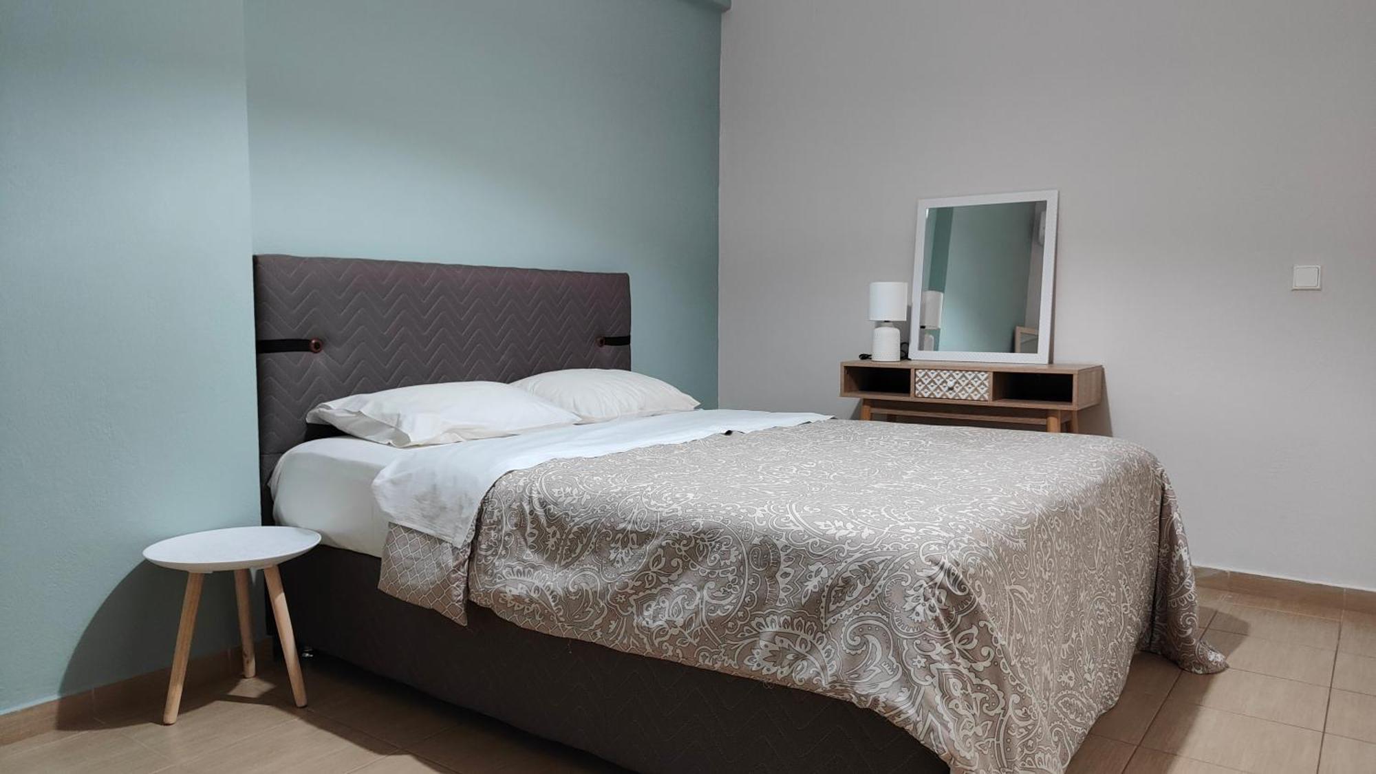 Rock & Roll 1 - Modern Apartment In Trikala Buitenkant foto