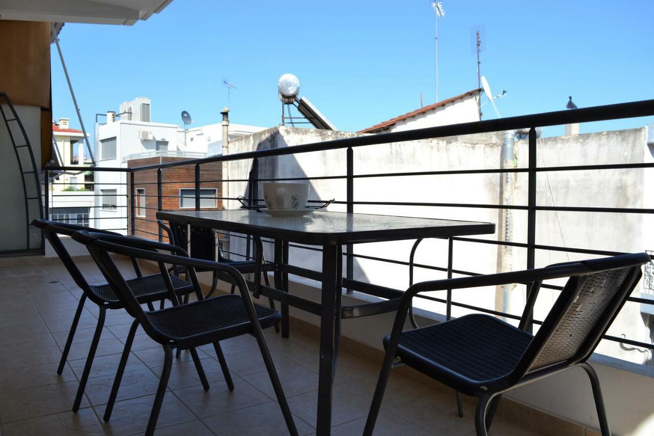 Rock & Roll 1 - Modern Apartment In Trikala Buitenkant foto