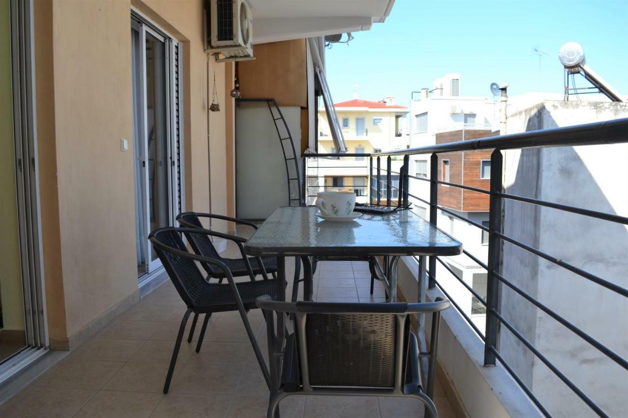 Rock & Roll 1 - Modern Apartment In Trikala Buitenkant foto